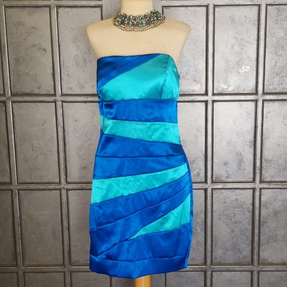 B. Darlin Strapless Dress 👗